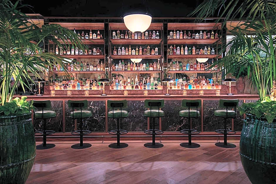 The Hollywood Grande, Autograph Collection