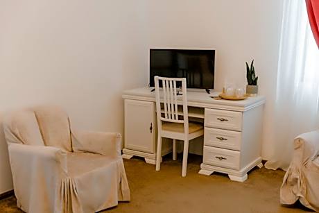 1 King Bed, Accessible