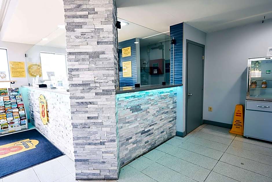 Super 8 by Wyndham Pueblo