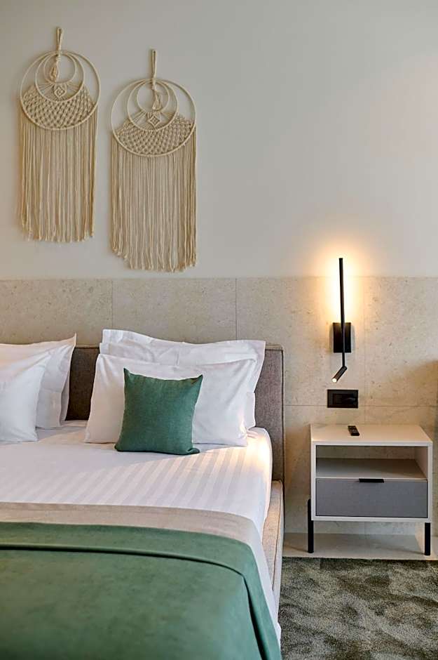 Alezzi Infinity Aparthotel & Spa