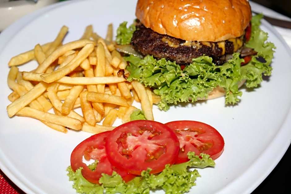 Hideaway Guest House And Bar