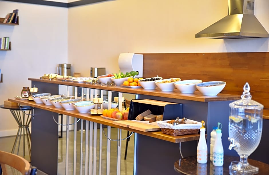 Roof 264 Hotel And Suites