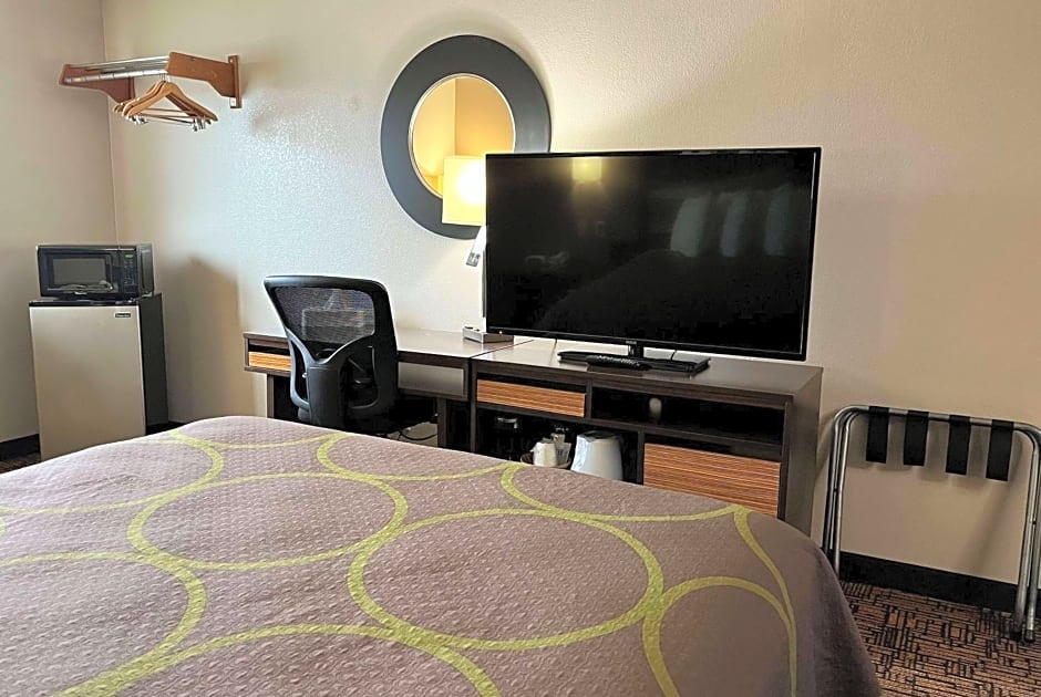 Super 8 by Wyndham Indianapolis Emerson