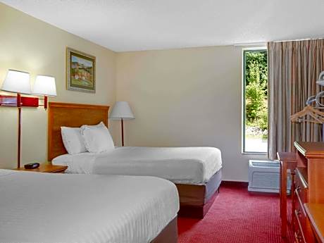 2 Queen Beds Nonsmoking