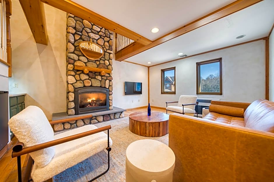 The Haüs Windham - Luxury Suites, Hot Tub, Mountain Views!