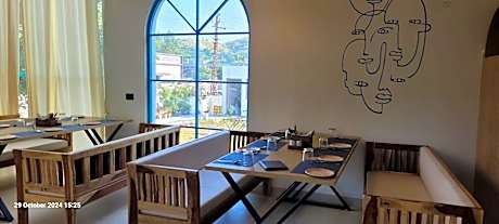 Vasudeva Hotel & Restaurant
