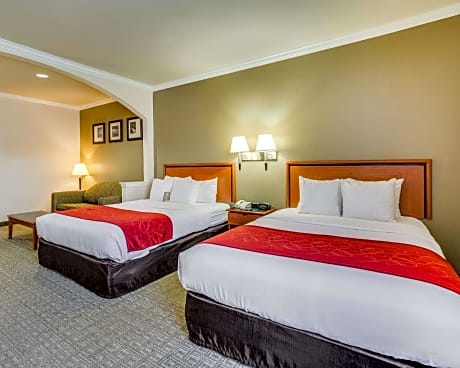 2 Queen Beds, Business Room, Suite, Nonsmoking