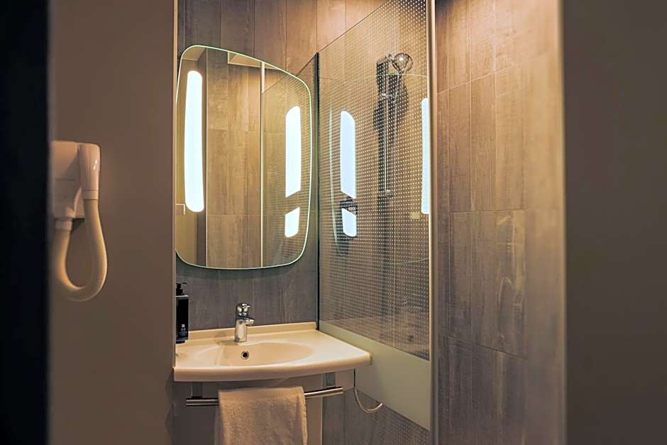ibis Lyon North