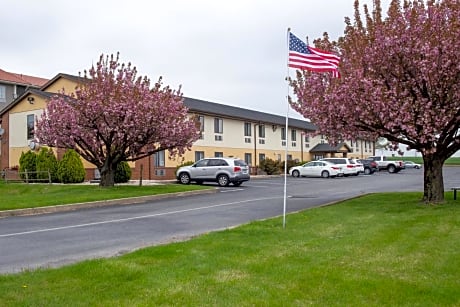 Eastbrook Inn