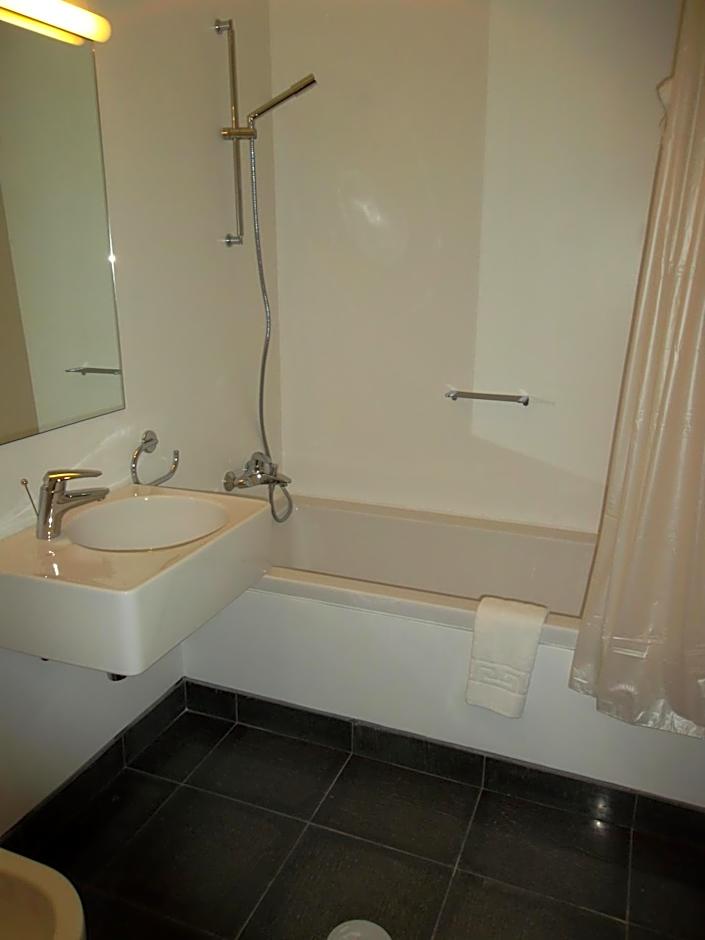 Azores Youth Hostels - Santa Maria