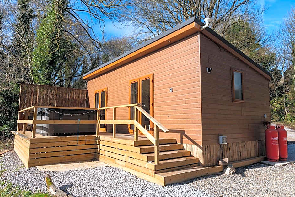 Herons Lake Retreat Hot Tub Lodges