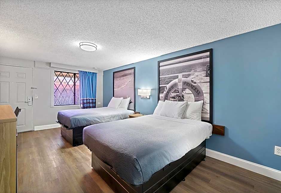 Super 8 by Wyndham Lantana West Palm Beach