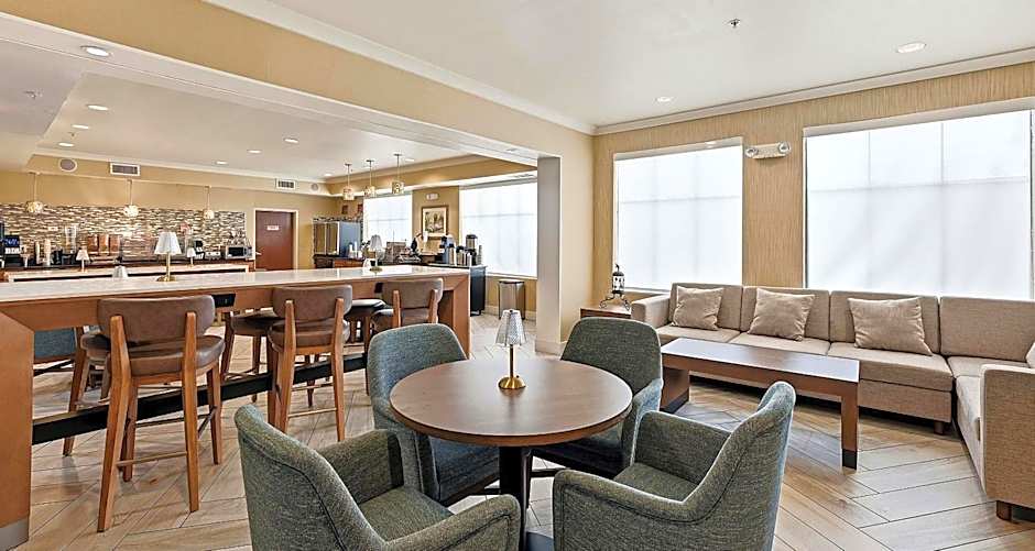 Best Western Plus Hannaford Inn & Suites