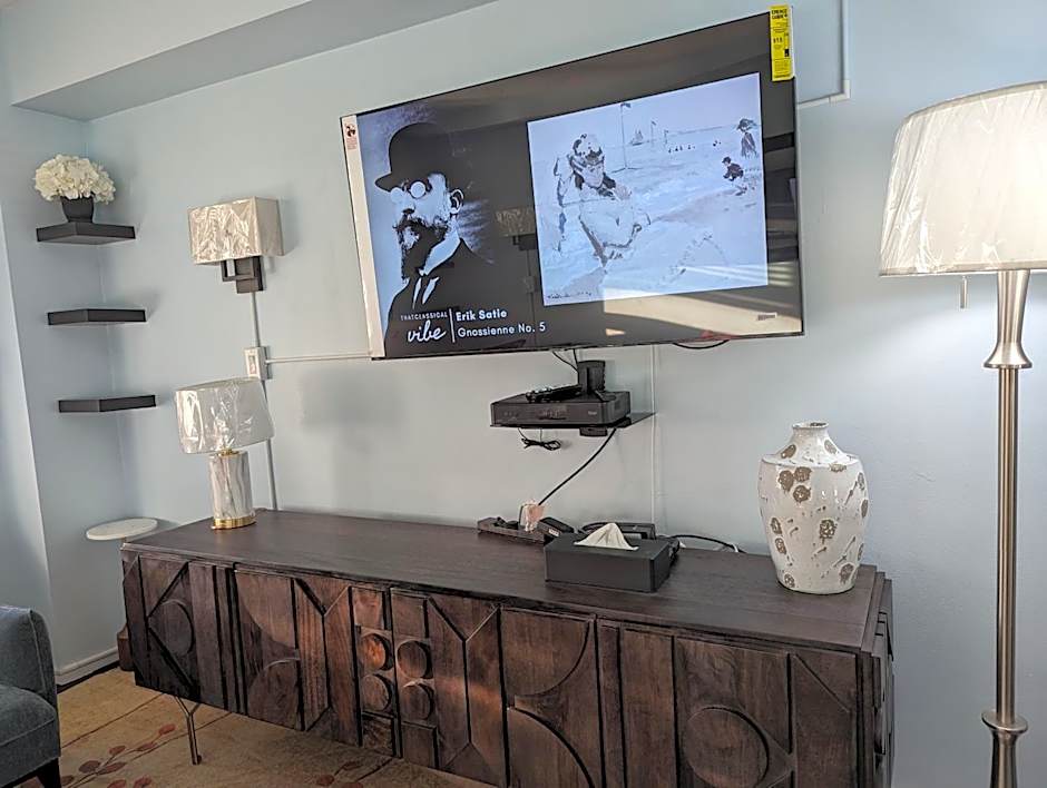 Fully renovated Manhattan gem