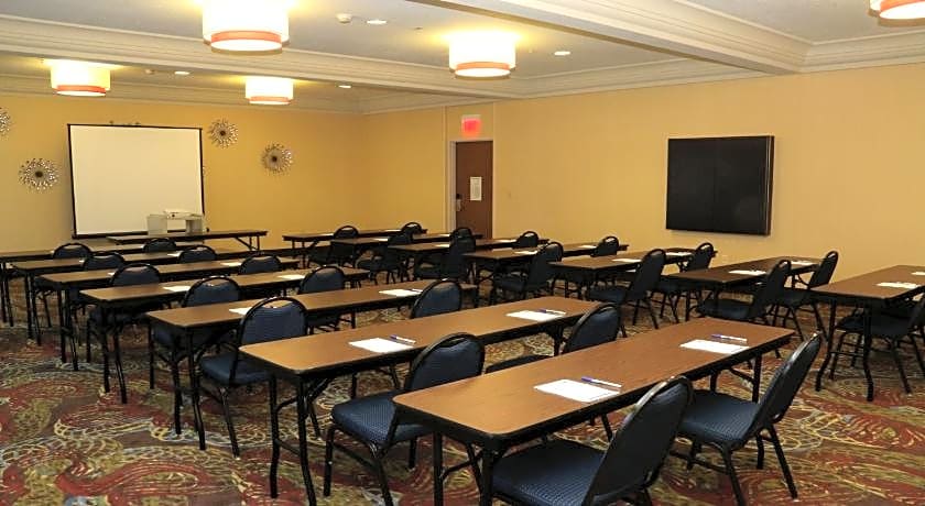 Holiday Inn Express Hotel & Suites Saginaw By IHG