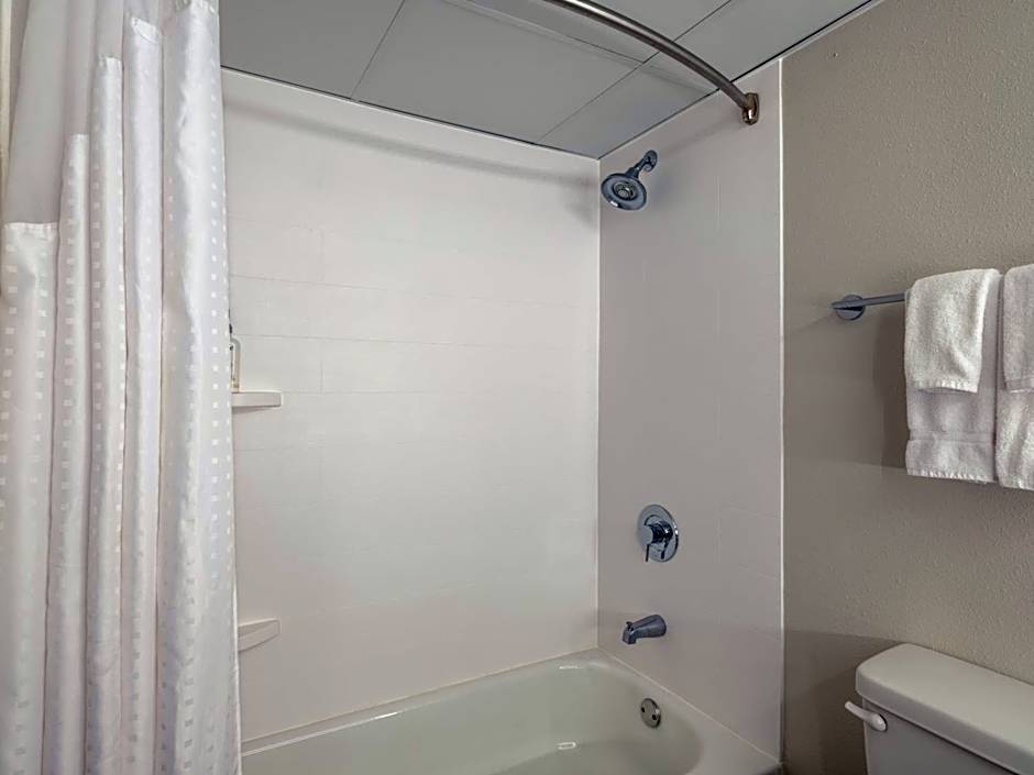 Holiday Inn Express & Suites Greensboro - (I-40 @ Wendover) By IHG