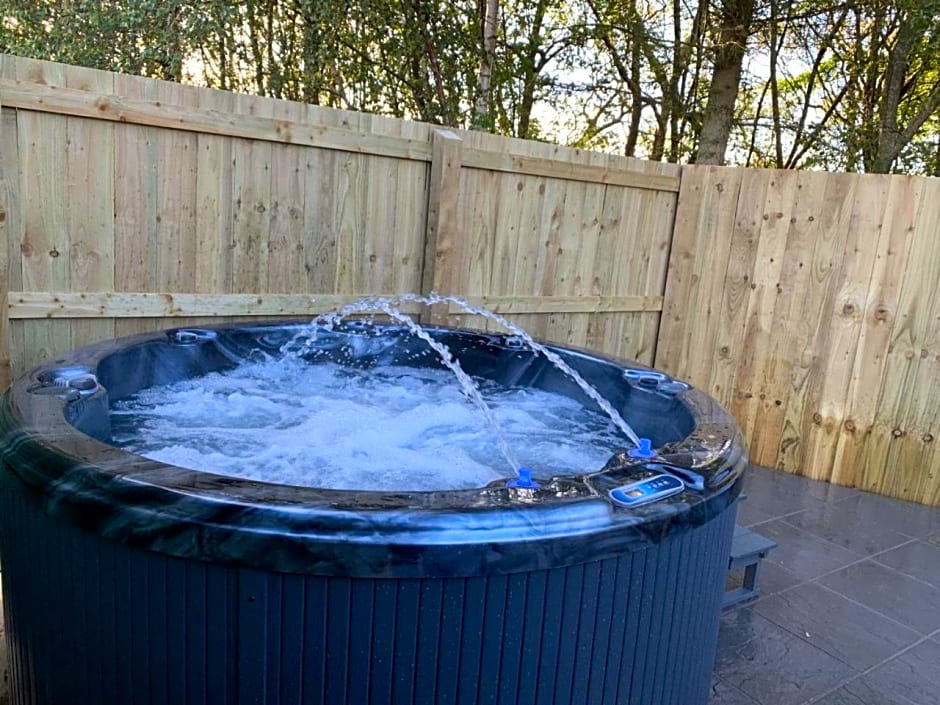 Lola Lodge - Luxury Hot Tub Retreat