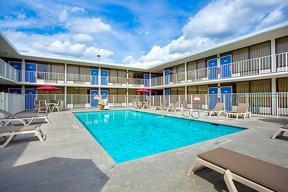 Motel 6 Baton Rouge Southeast