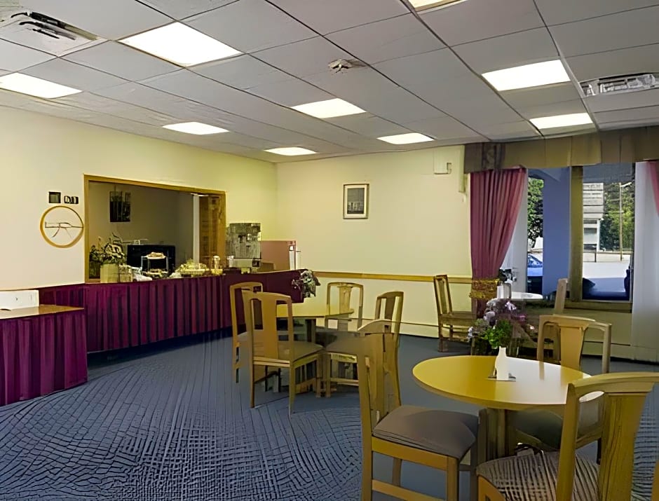 Knights Inn Liberty