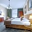Hotel Reverie - Dependance, Check-in at Metropolitan Star