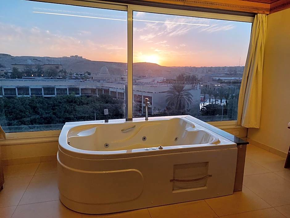 DouDou Pyramids View Hotel