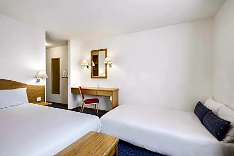 1 Double Bed 1 Single Bed Family Room Non-Smoking