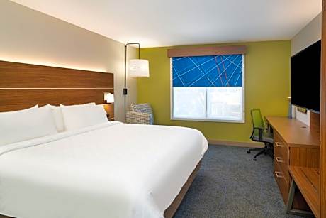 Standard King Room with City View