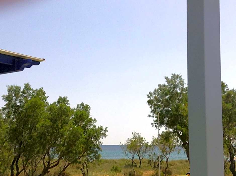 Nostos Beachfront Apartments & Studios