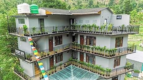 Sortby Stays , Kareri