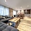 Grand Salon Cosy, proche centre Dijon & garage 2p