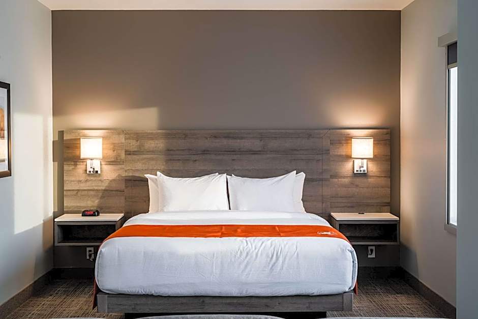 Amsterdam Inn & Suites, an Ascend Collection Hotel