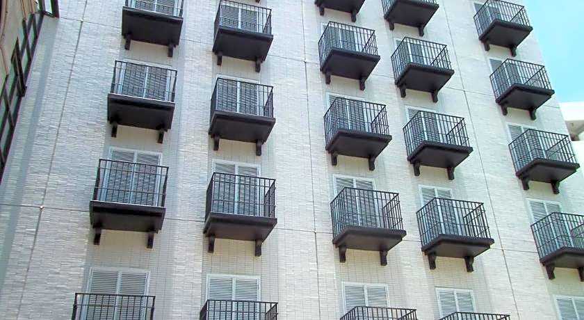 Lan Kwai Fong Garden Hotel 