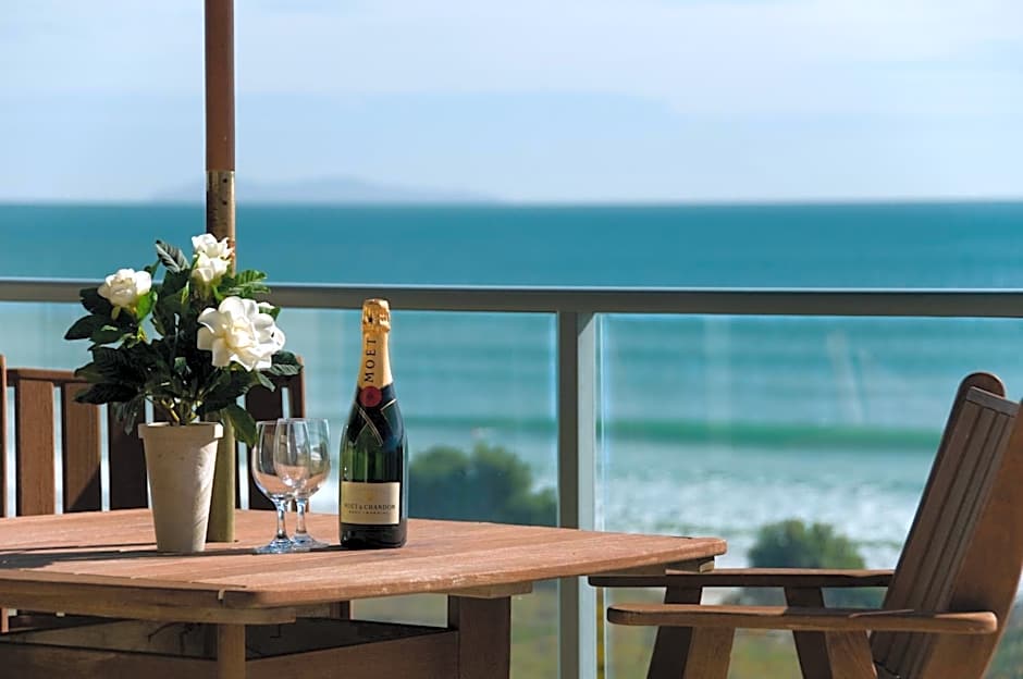 The Reef Beachfront Apartments