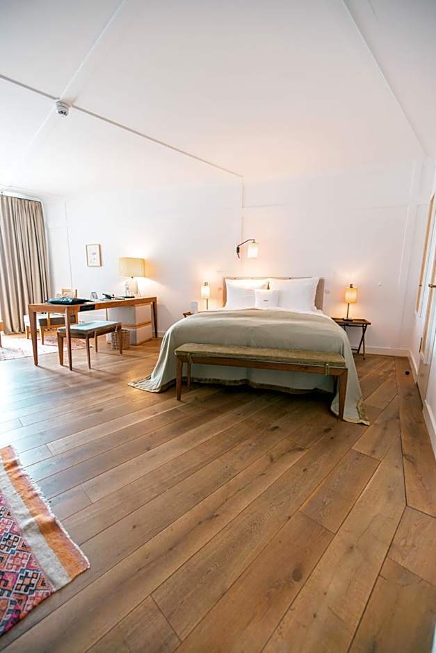 Louis Hotel