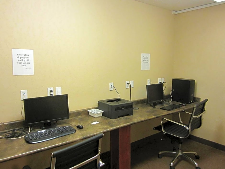 Lakeview Inns & Suites - Fort Nelson