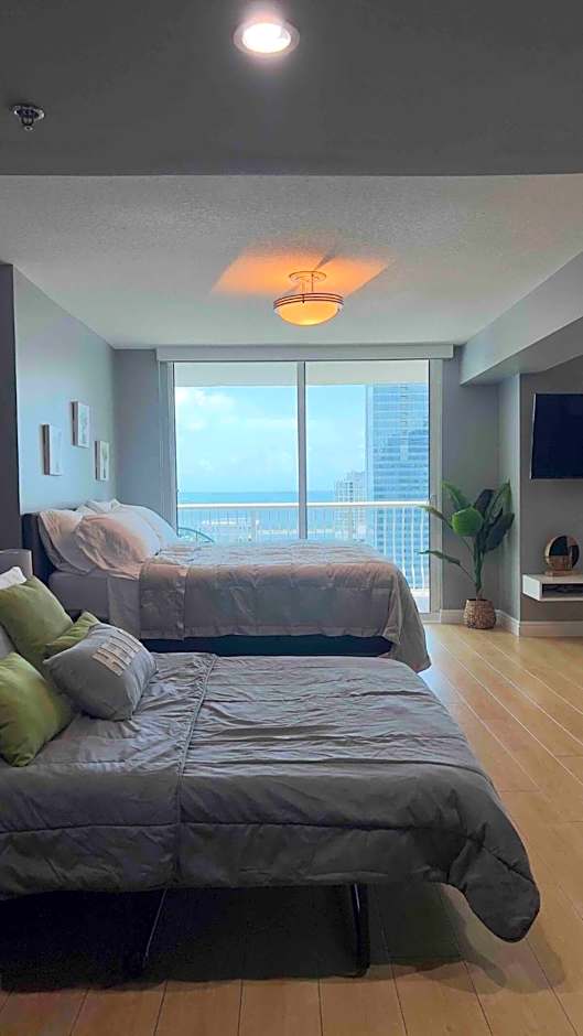 Brickell Center w/City & Bay View + FREE Parking!