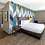 La Quinta Inn & Suites by Wyndham Tulsa Downtown - Route 66