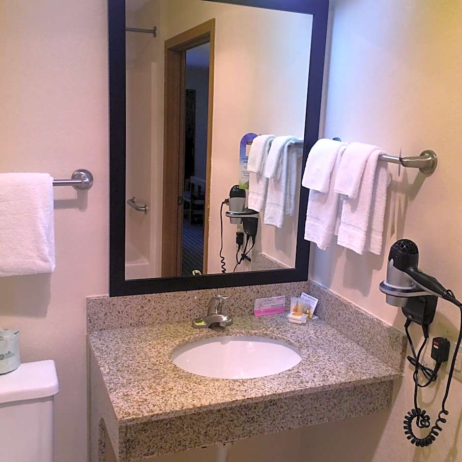 Days Inn by Wyndham Charleston