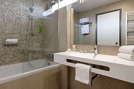 1 King Bed Non-Smoking Superior Room Family Room Extra Bed For Child