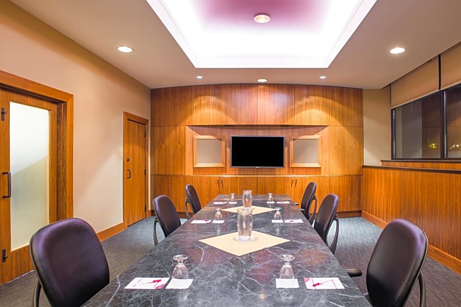 Holiday Inn & Suites Pittsfield-Berkshires, an IHG Hotel