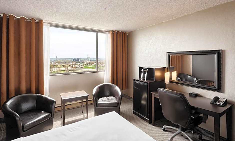 Travelodge Hotel & Convention Center by Wyndham Quebec City