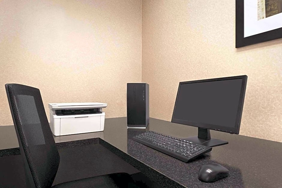 Country Inn & Suites by Radisson, Mt. Pleasant-Racine West, WI