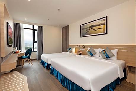 Deluxe Triple Room with City View