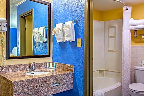 2 Queen Beds, Nonsmoking, Accessible
