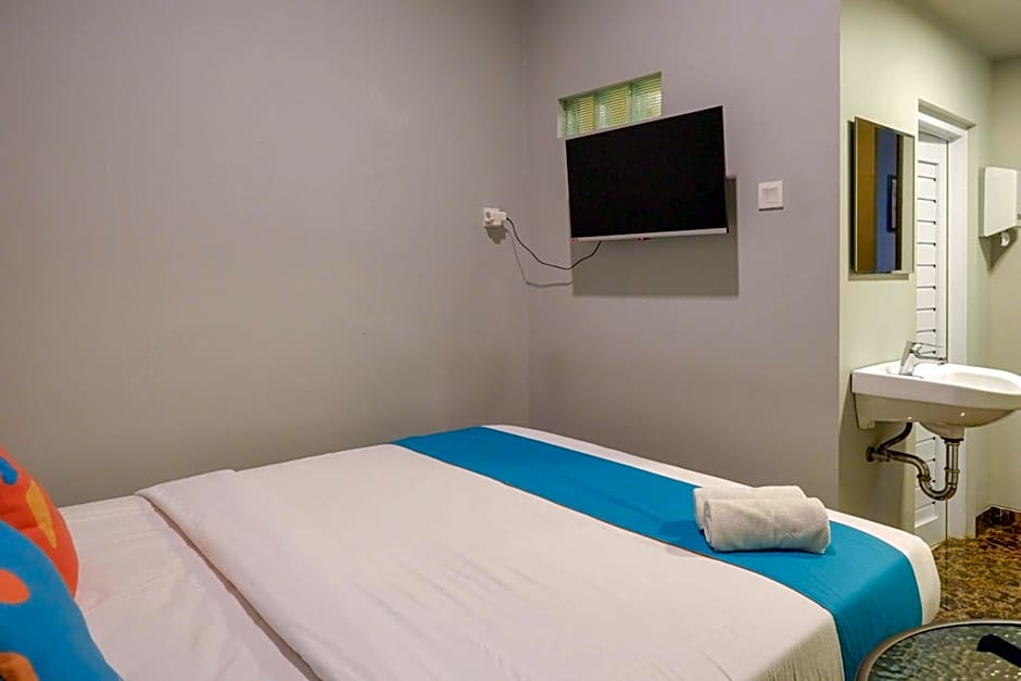 Sans Hotel Empress Simpang Lima