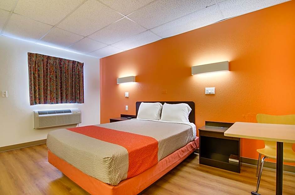 Motel 6-Salina, KS