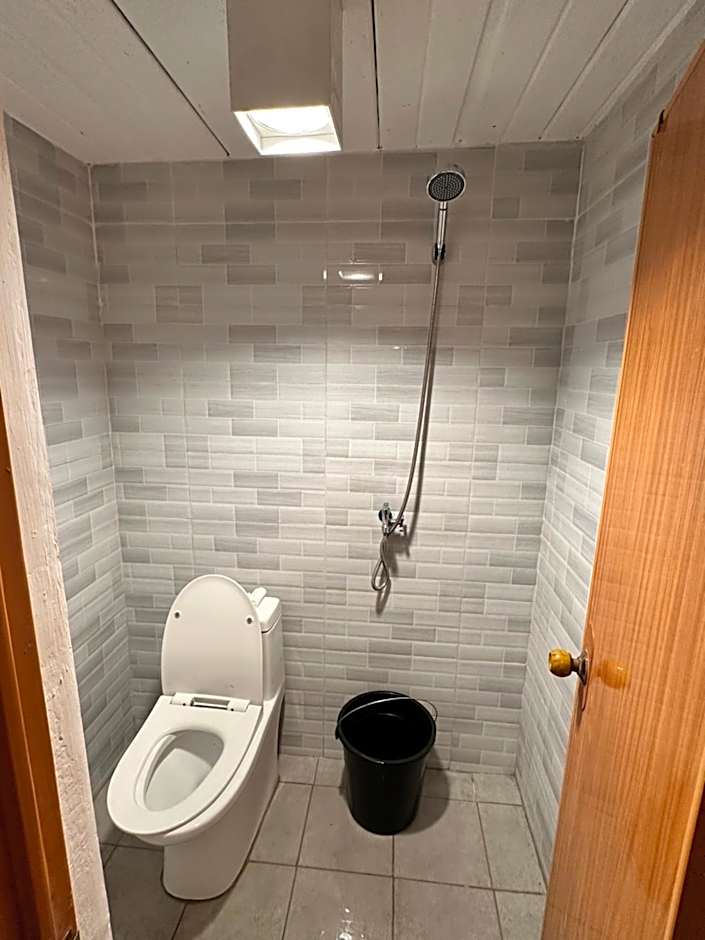 Limewood Residences- Bago City good for 4