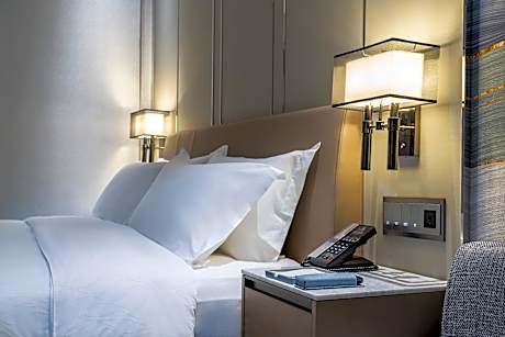 Comfort Queen Room