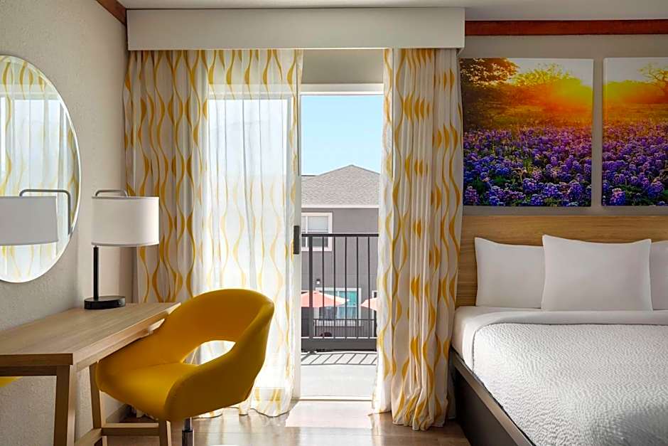 Days Inn by Wyndham Suites Fredericksburg