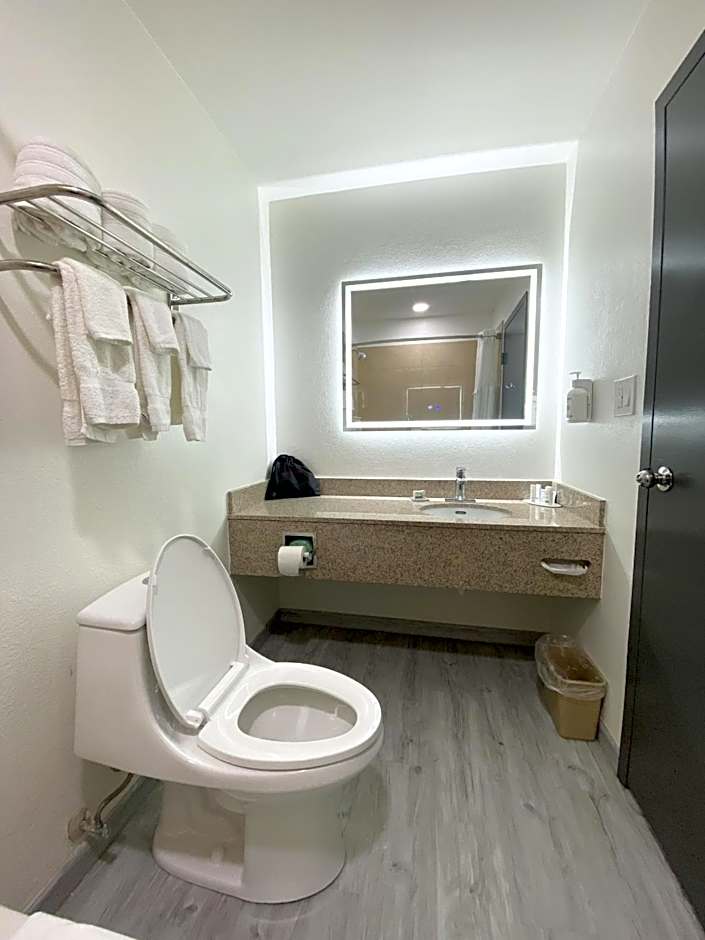 Ramada by Wyndham Tuscaloosa